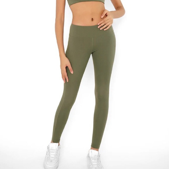 Pineapple Clothing Side Pockets Workout Leggings - Picture 2 of 7